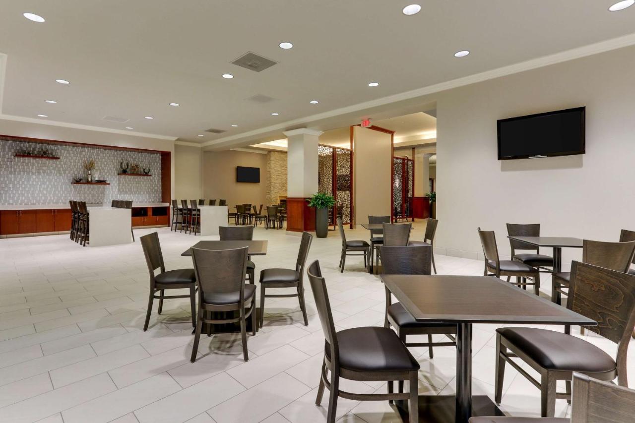 | DoubleTree by Hilton St. Louis Forest Park