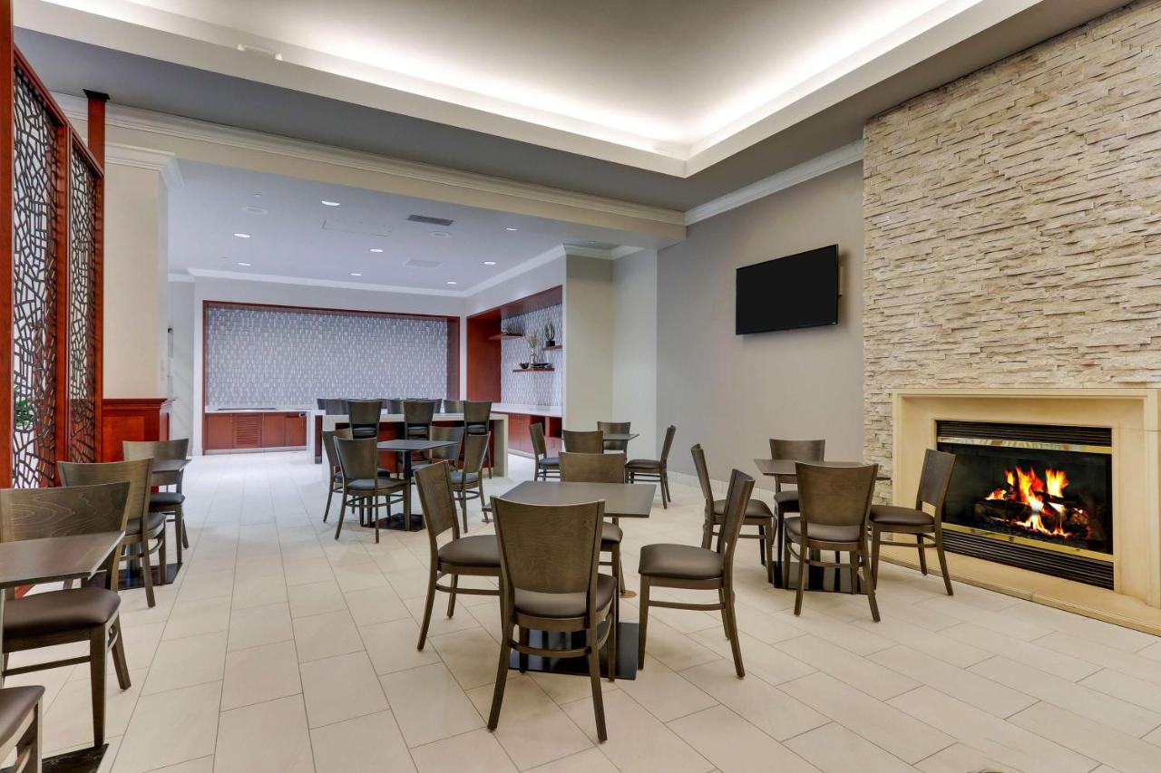 | DoubleTree by Hilton St. Louis Forest Park