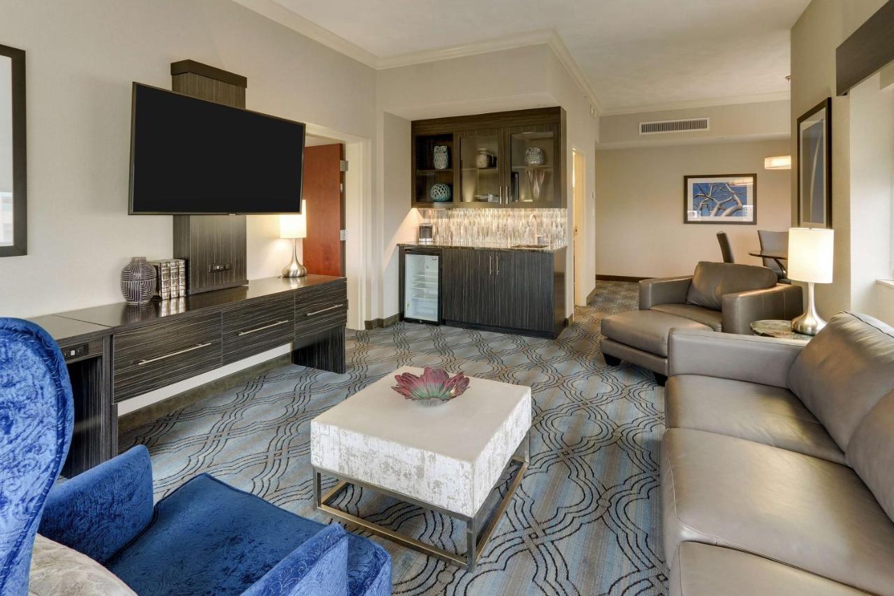 | DoubleTree by Hilton St. Louis Forest Park