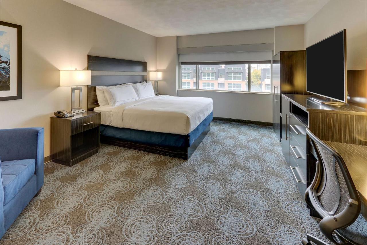 | DoubleTree by Hilton St. Louis Forest Park