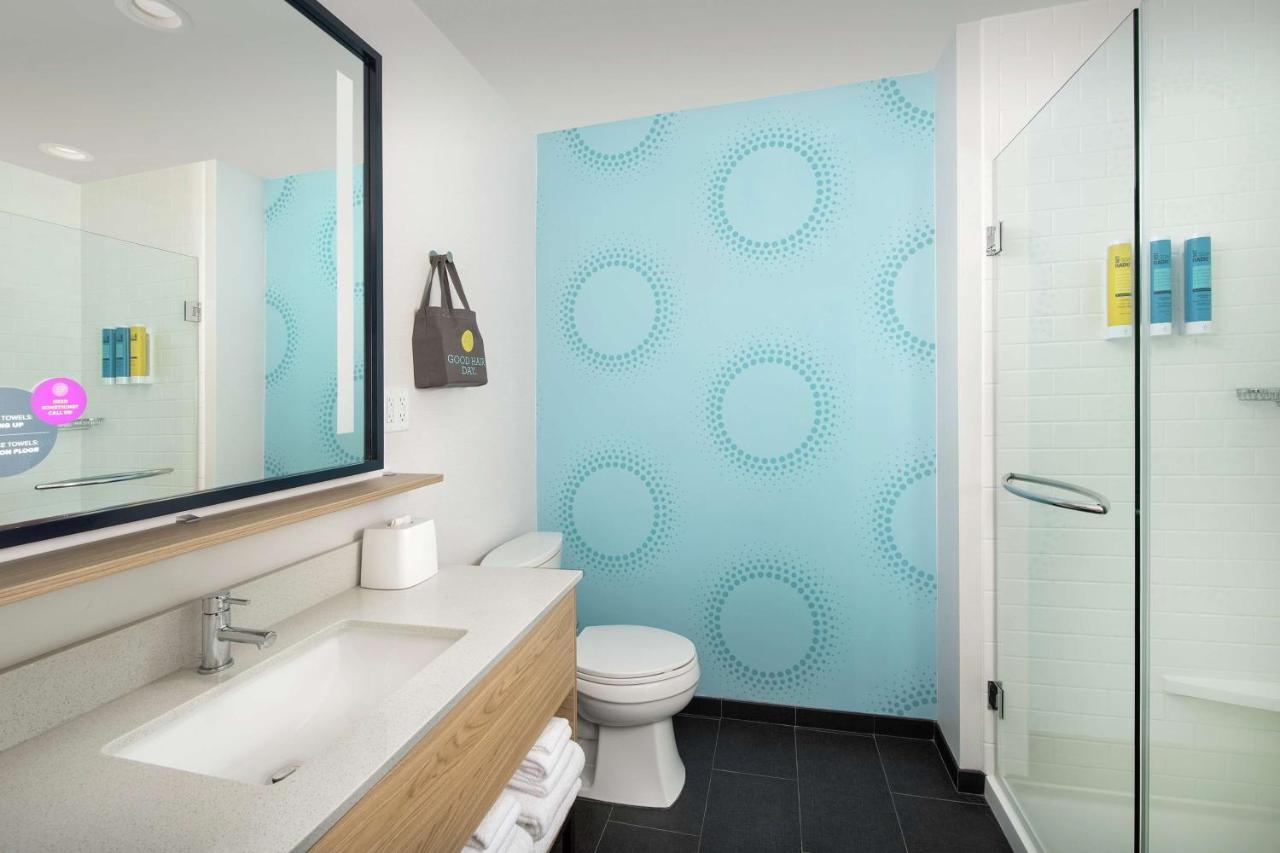 King Room at Tru by Hilton Lake City