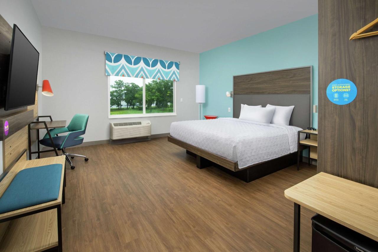 King Room with Bath Tub - Mobility Accessible at Tru by Hilton Lake City