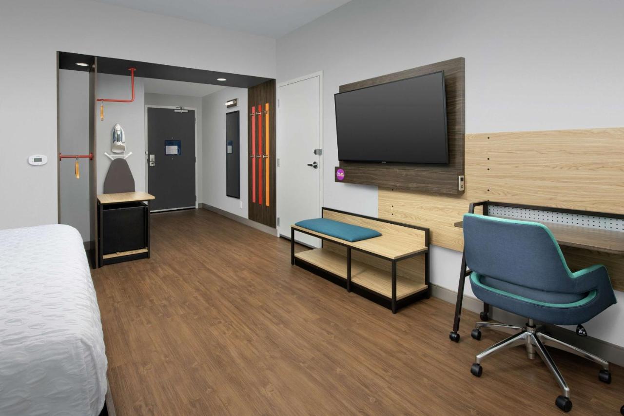 King Room with Bath Tub - Mobility Accessible at Tru by Hilton Lake City