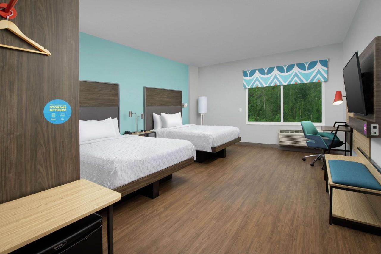 Queen Room with Two Queen Beds - Mobility Accessible with Tub at Tru by Hilton Lake City
