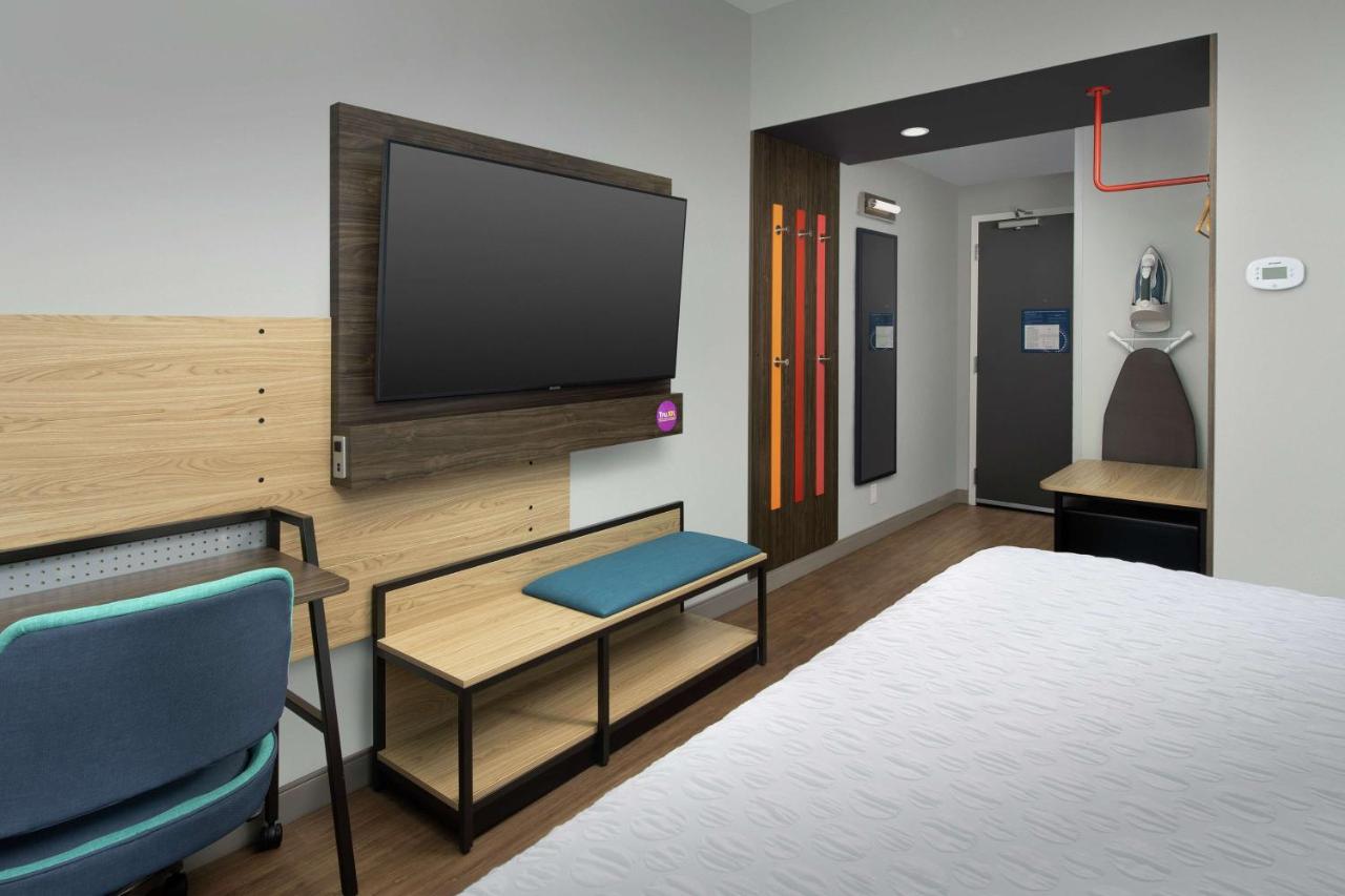 King Room at Tru by Hilton Lake City
