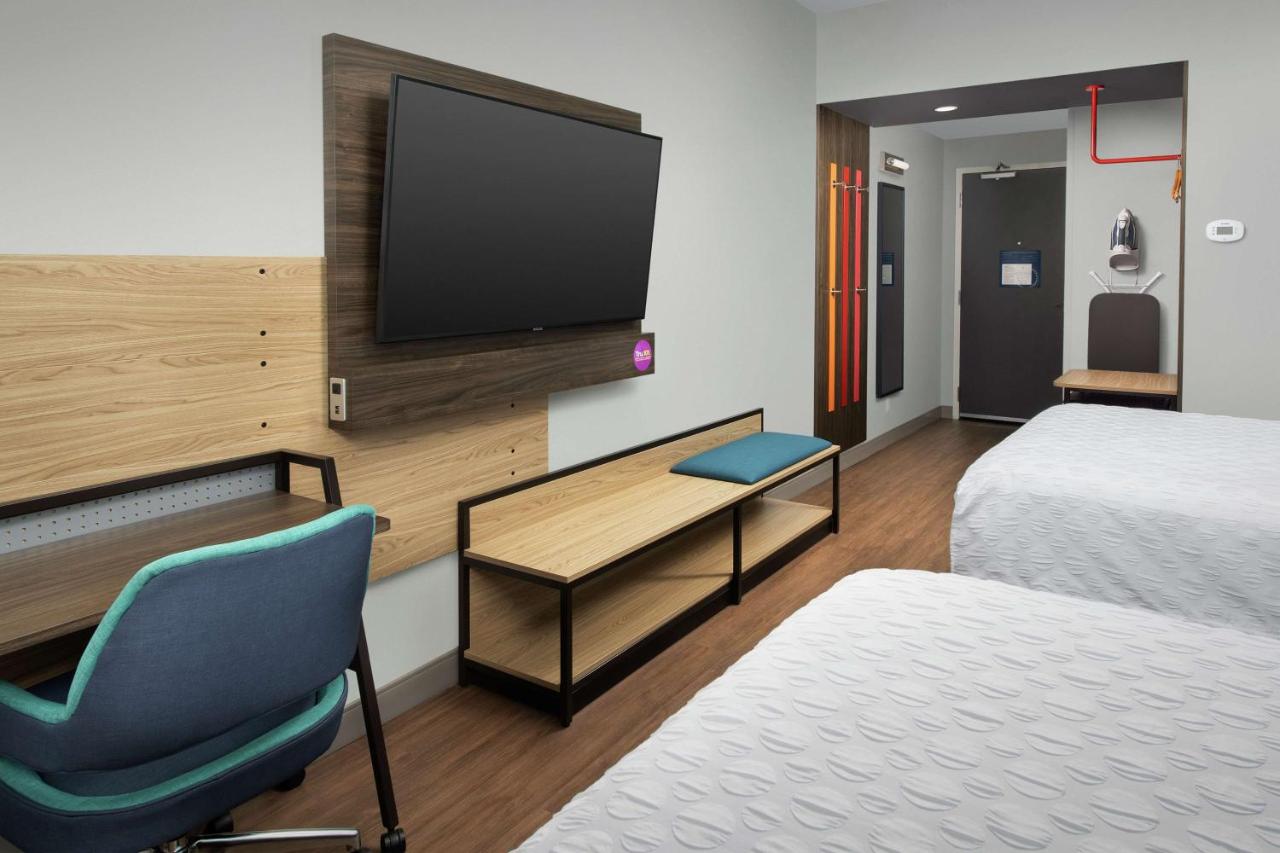 Queen Room with Two Queen Beds at Tru by Hilton Lake City