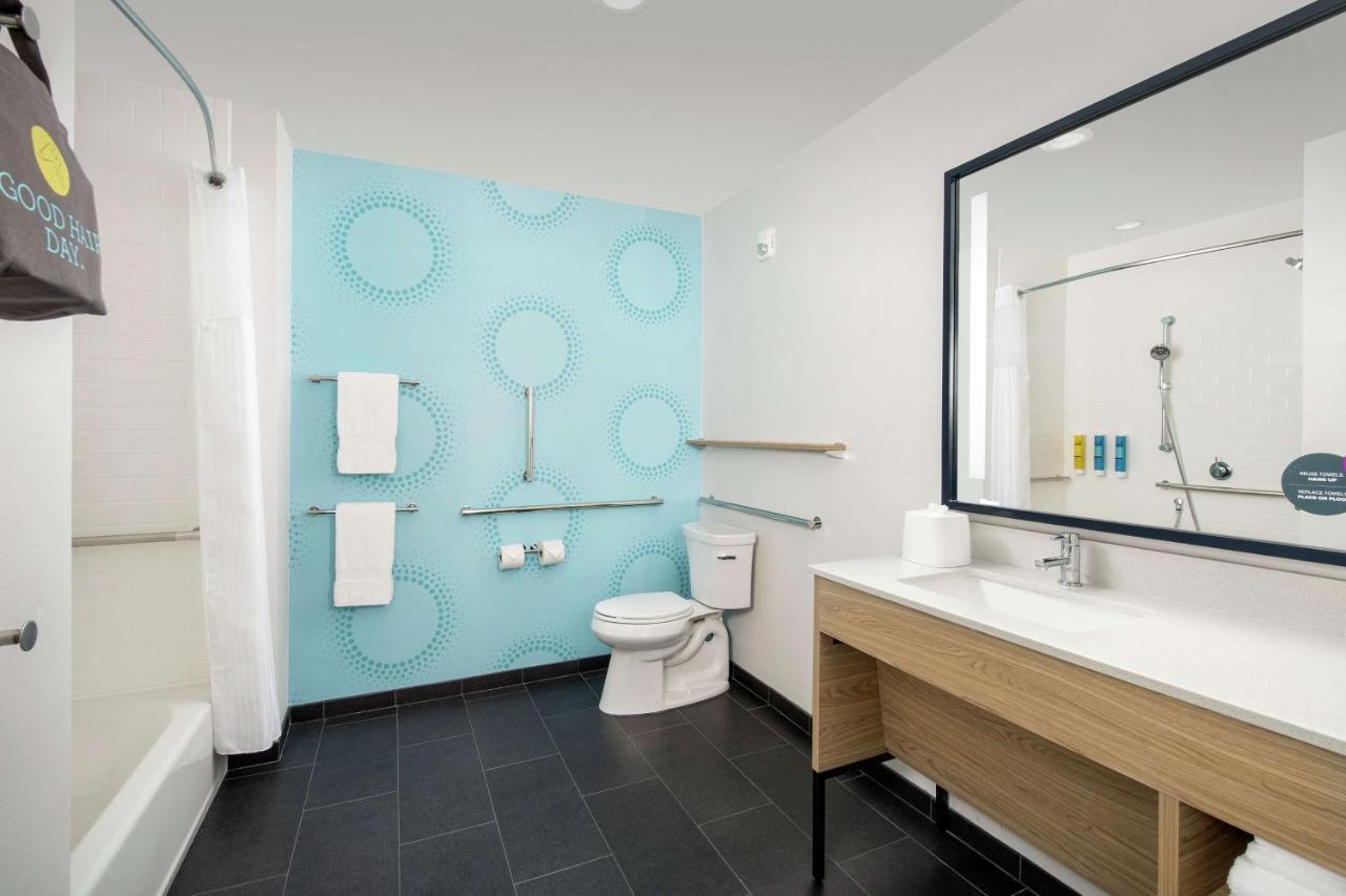 King Room with Bath Tub - Mobility Accessible at Tru by Hilton Lake City