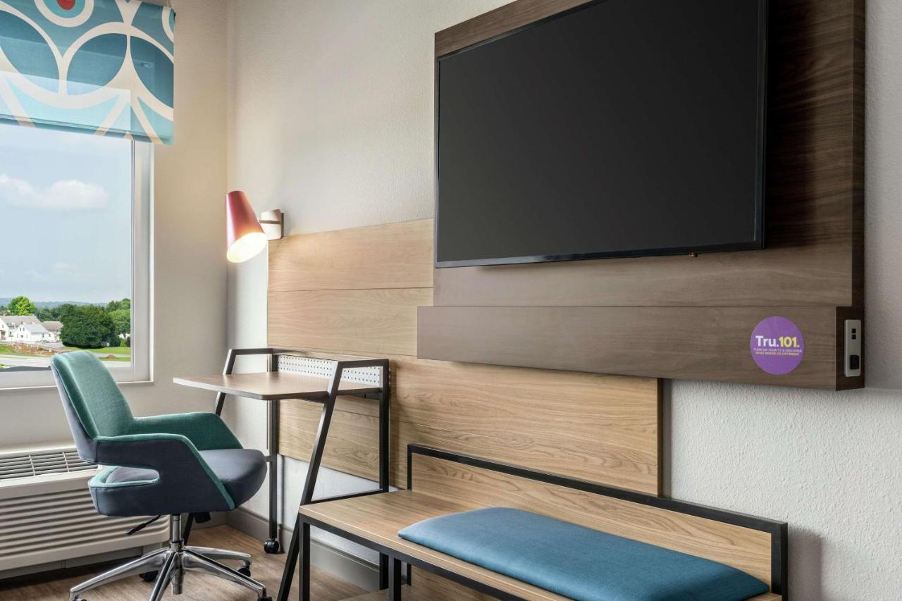 King Room - Mobility Accessible with Roll In Shower at Tru By Hilton Hershey Chocolate Avenue