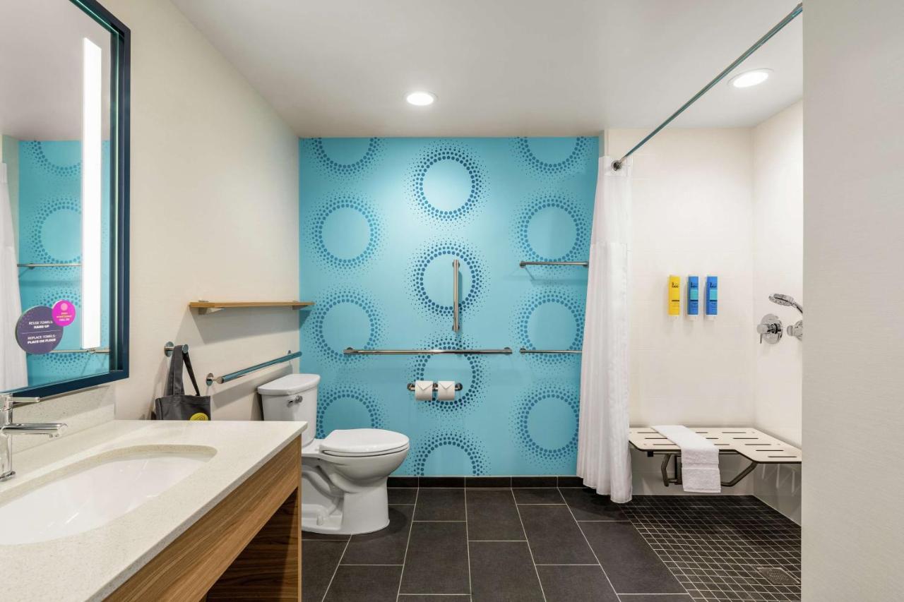 King Room - Mobility Accessible with Roll In Shower at Tru By Hilton Hershey Chocolate Avenue