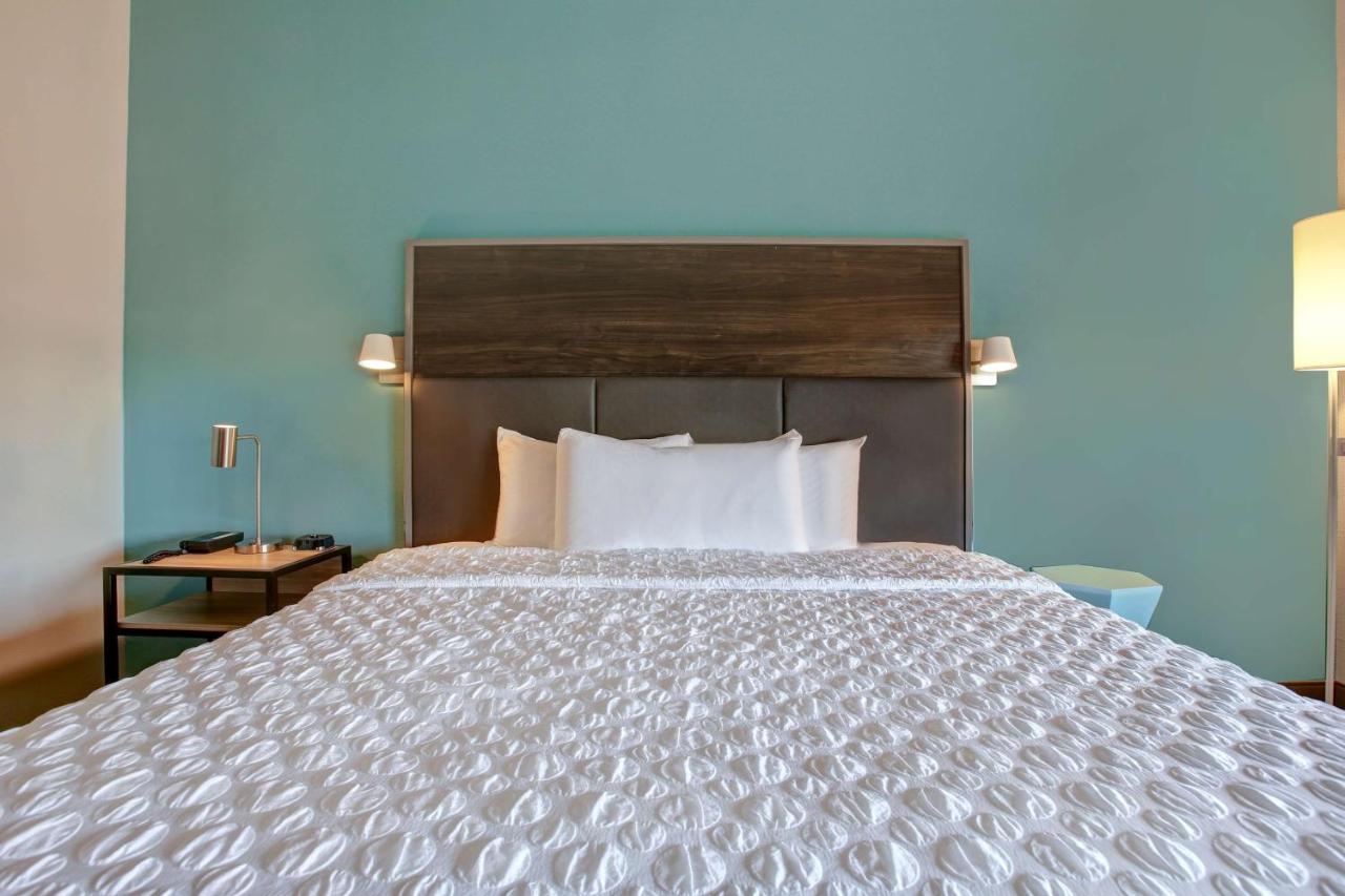 King Room with Bath Tub - Mobility/Hearing Accessible  at Tru by Hilton Grand Prairie