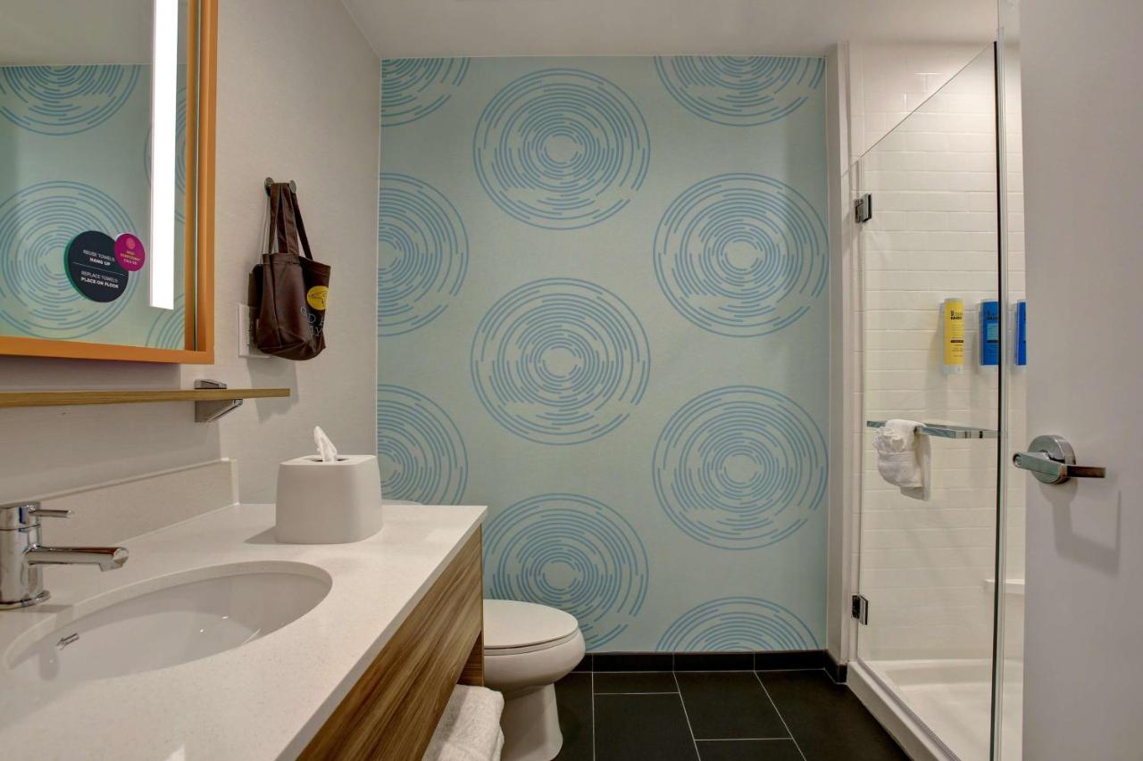 King Room at Tru by Hilton Grand Prairie