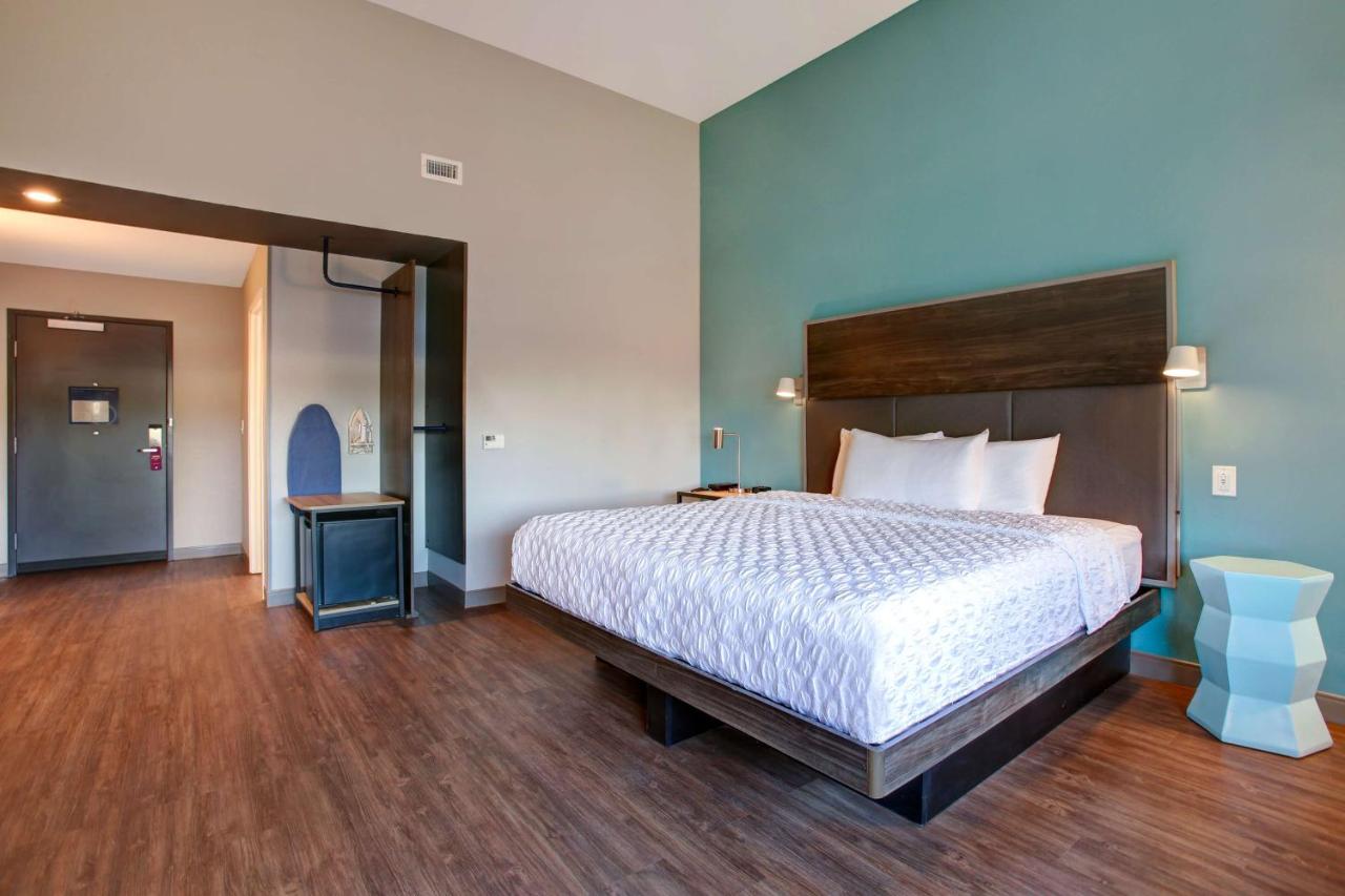 King Room with Bath Tub - Mobility/Hearing Accessible  at Tru by Hilton Grand Prairie