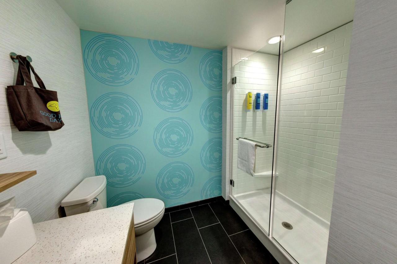 Queen Room with Two Queen Beds - Hearing Accessible at Tru by Hilton Georgetown