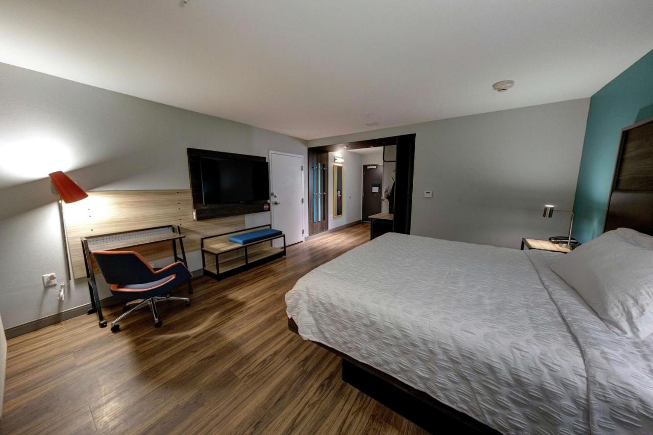 King Room - Mobility Accessible with Roll In Shower at Tru by Hilton Georgetown