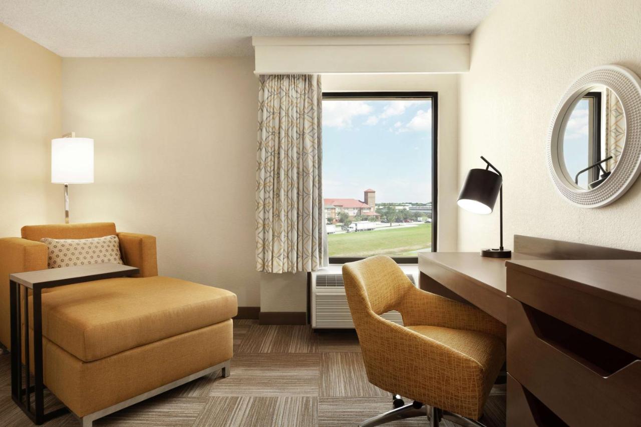 King Room at Hampton Inn Houston Hobby Airport