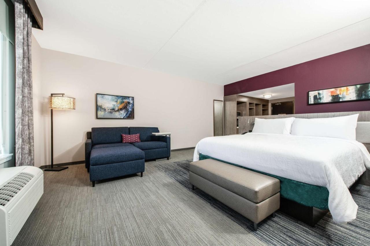 King Room with Sofa Bed - Hearing Accessible at Hilton Garden Inn Pittsburgh Area Beaver Valley, PA