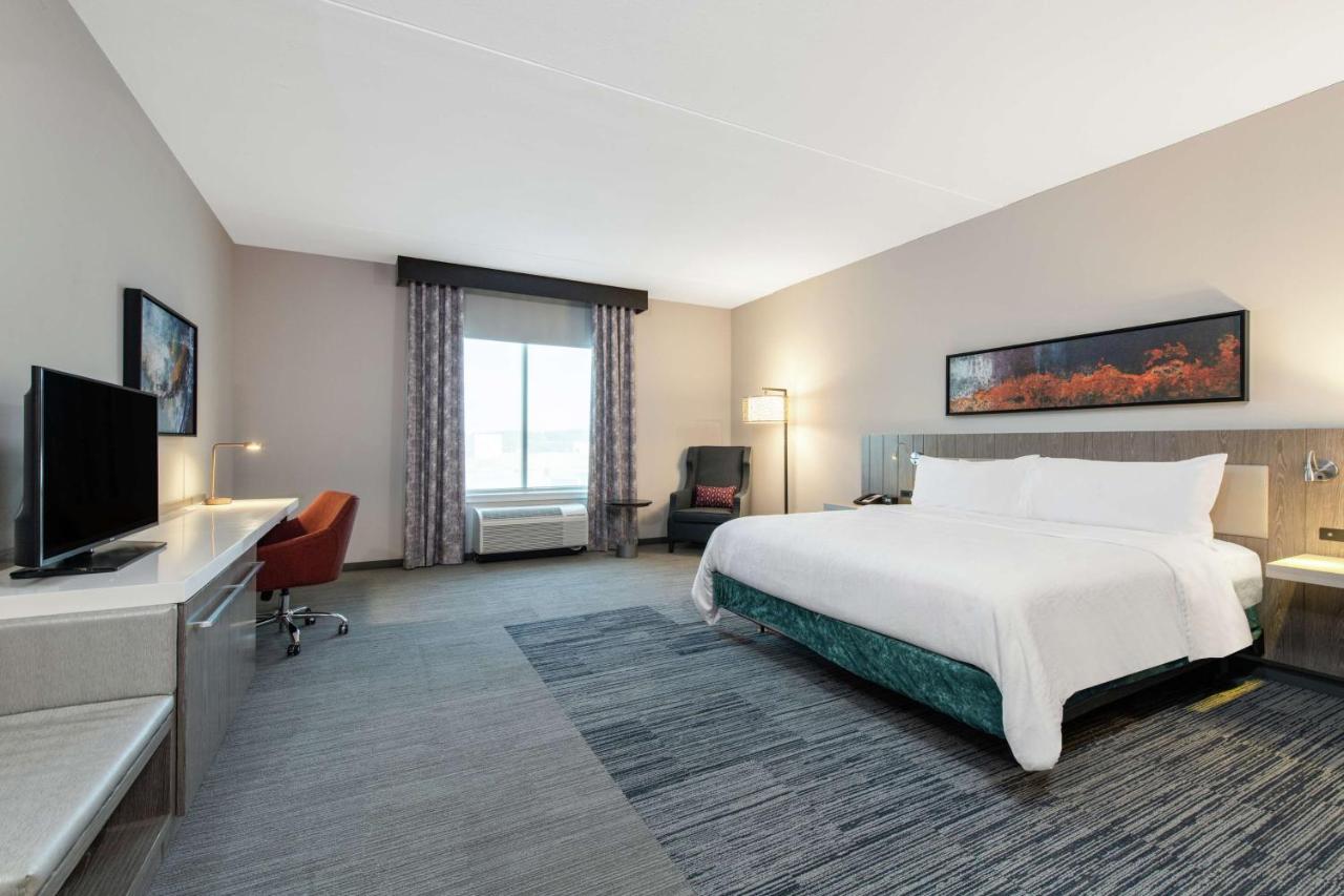 King Room with Bath Tub - Mobility Accessible at Hilton Garden Inn Pittsburgh Area Beaver Valley, PA