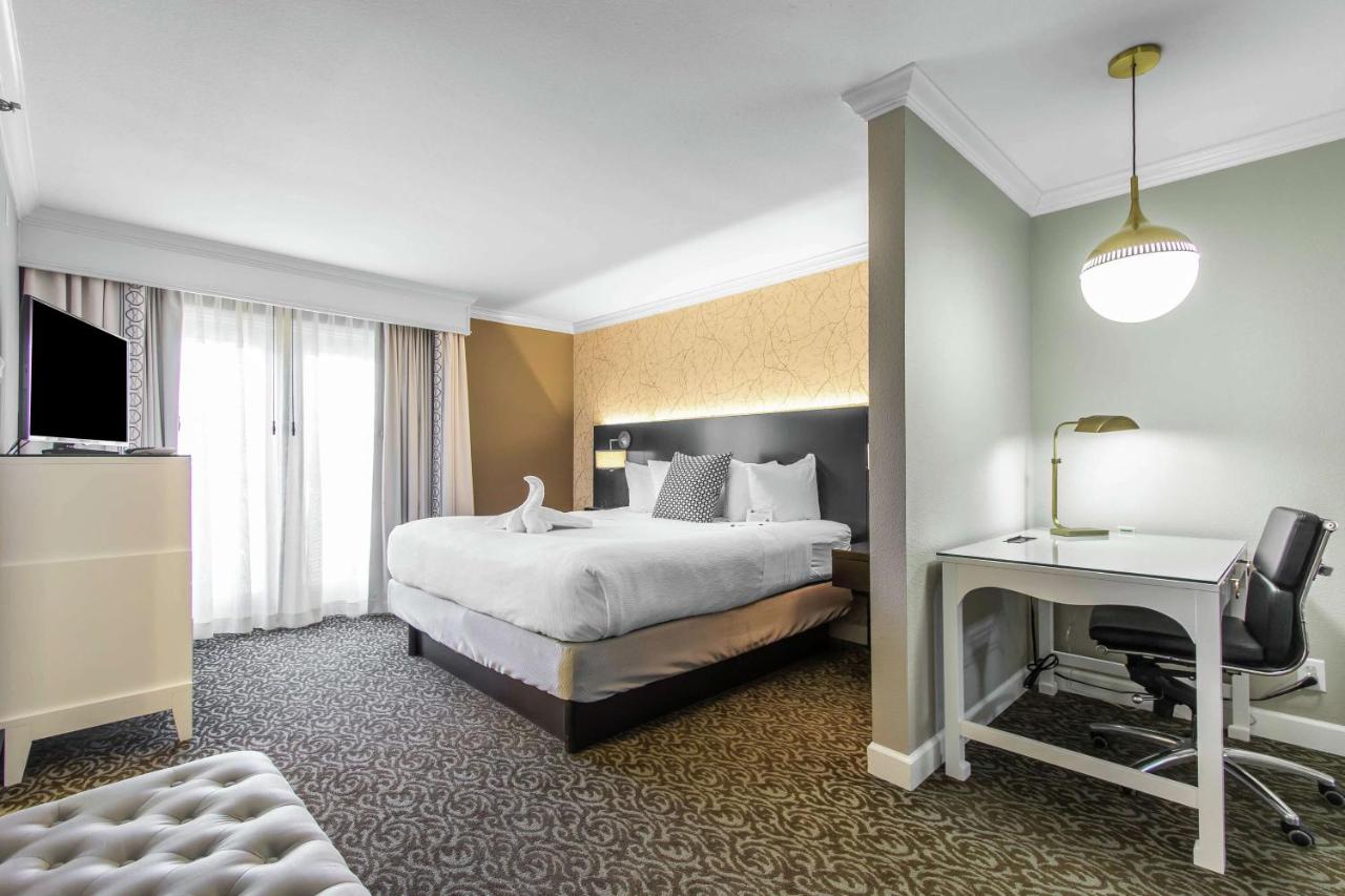 King Room with Pool View at The Burgundy Hotel, Tapestry Collection by Hilton