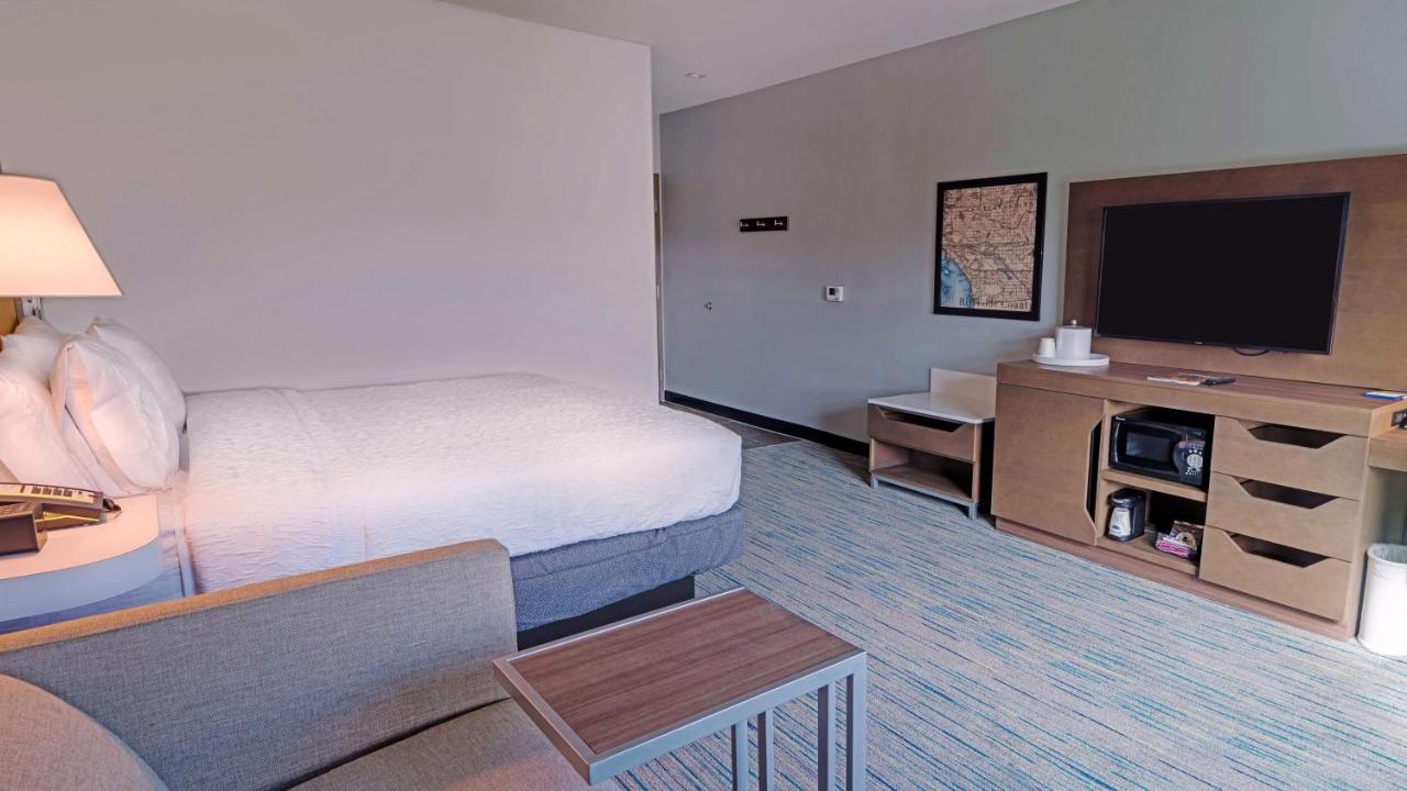 King Room - Mobility Accessible/Non-Smoking at Hampton Inn Riverside Downtown