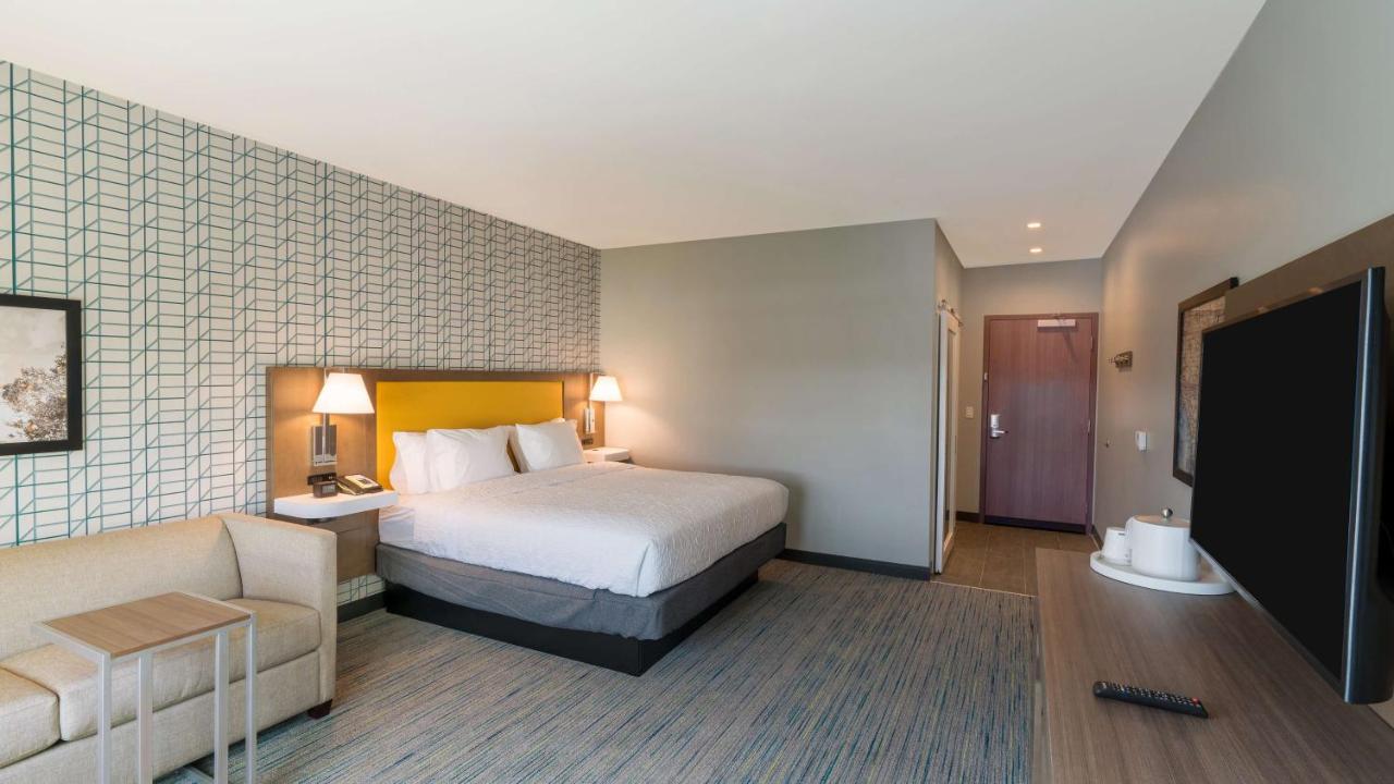 King Room - Mobility Accessible/Non-Smoking at Hampton Inn Riverside Downtown