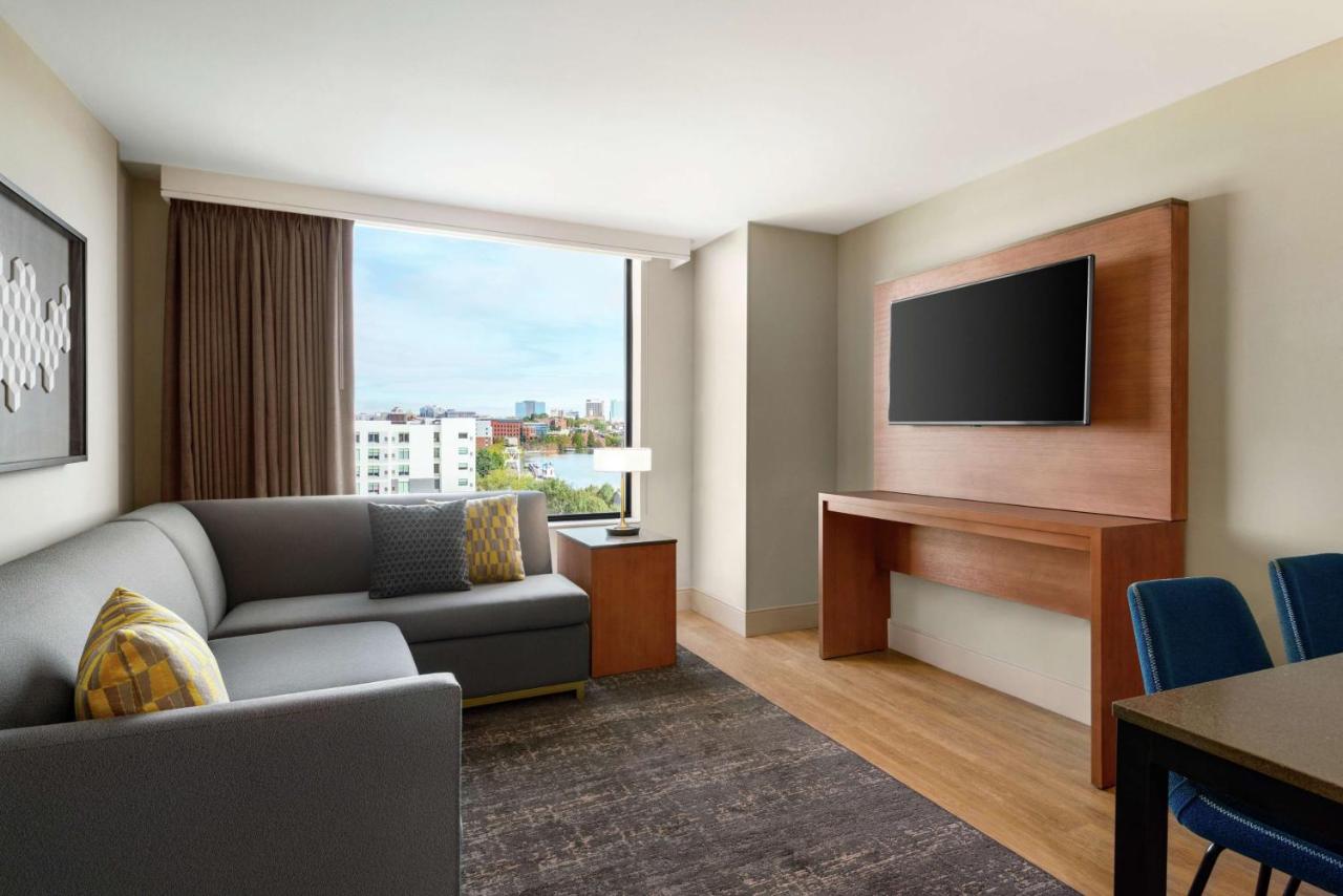 One-Bedroom Queen Suite with Water View at Homewood Suites by Hilton Wilmington Downtown
