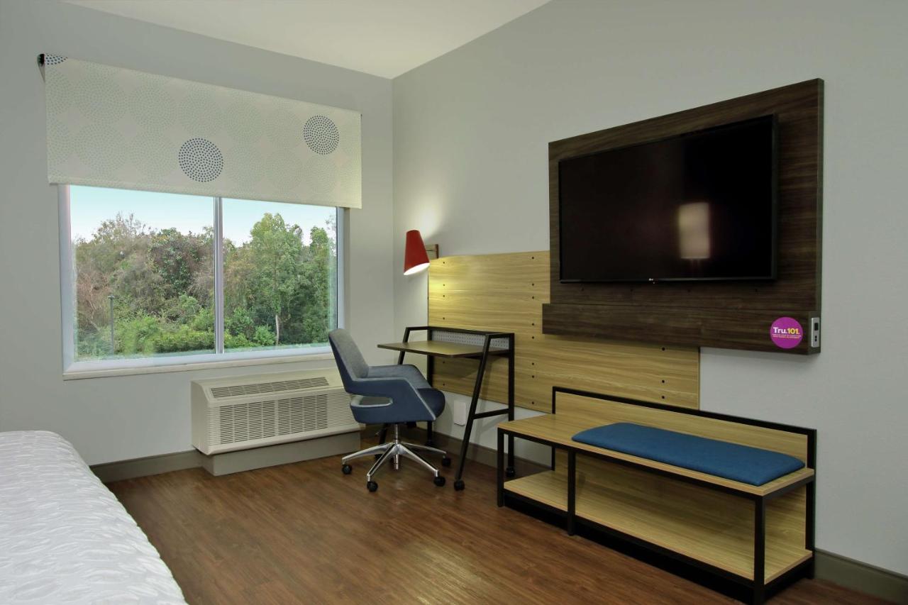 King Room - Hearing Accessible at Tru by Hilton Mobile
