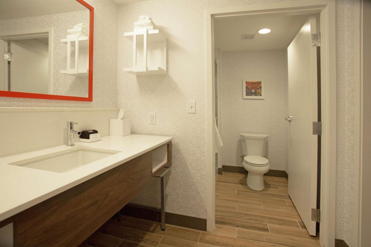 King Room - Non-Smoking at Hampton Inn & Suites Kutztown