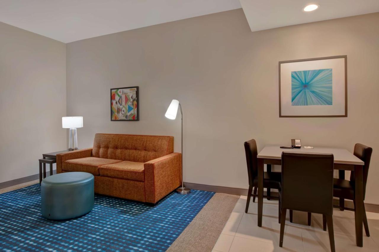 Queen Suite - Mobility/Hearing Accessible - Non-Smoking at Home2 Suites by Hilton Charlotte Northlake