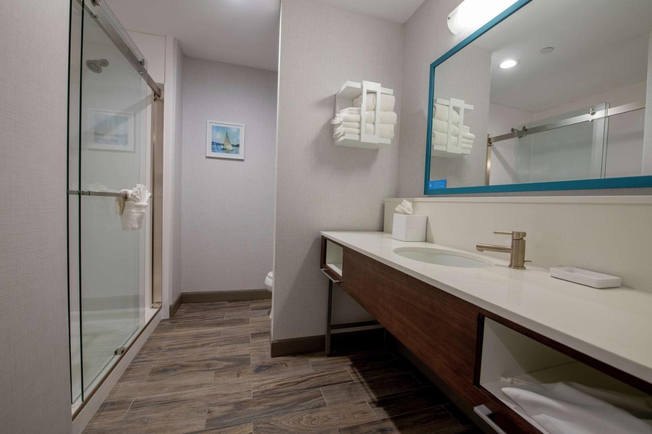 King Room at Hampton Inn & Suites Duncanville Dallas