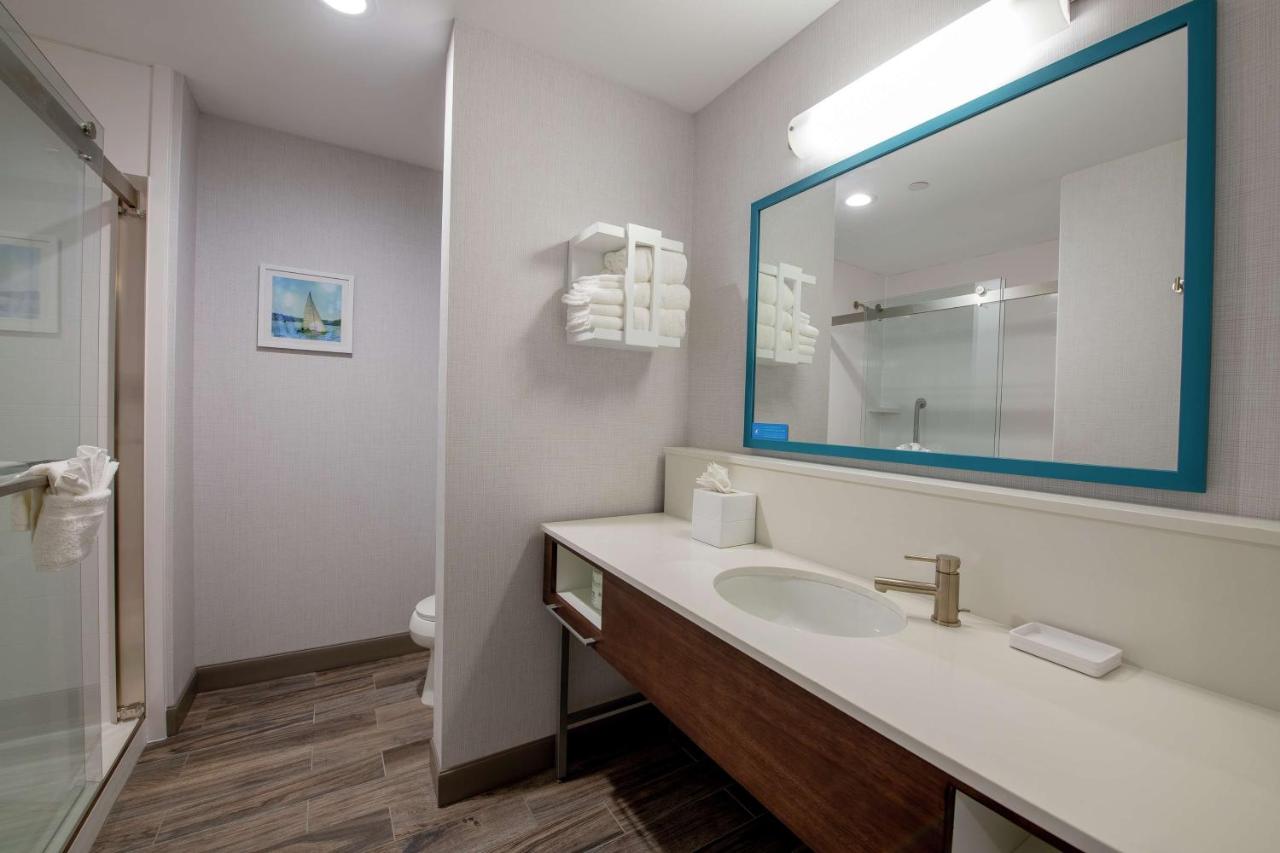 King Room at Hampton Inn & Suites Duncanville Dallas