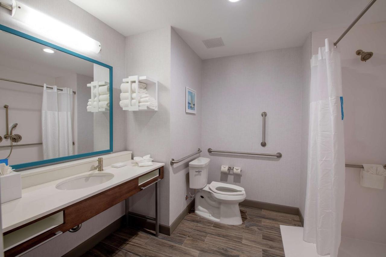 King Room Mobility/Hearing Accessible - Non-Smoking at Hampton Inn & Suites Duncanville Dallas