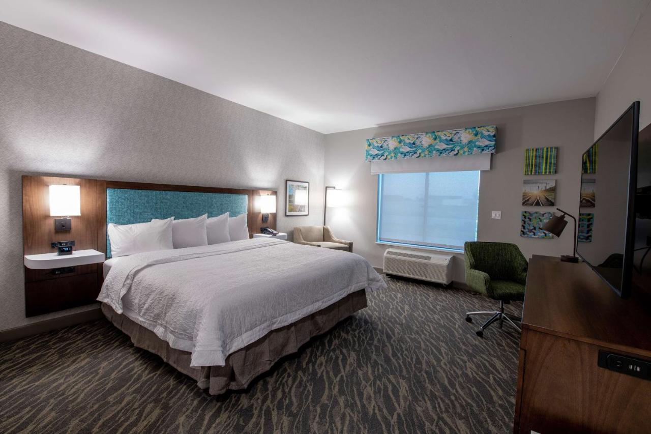 King Room Mobility/Hearing Accessible - Non-Smoking at Hampton Inn & Suites Duncanville Dallas
