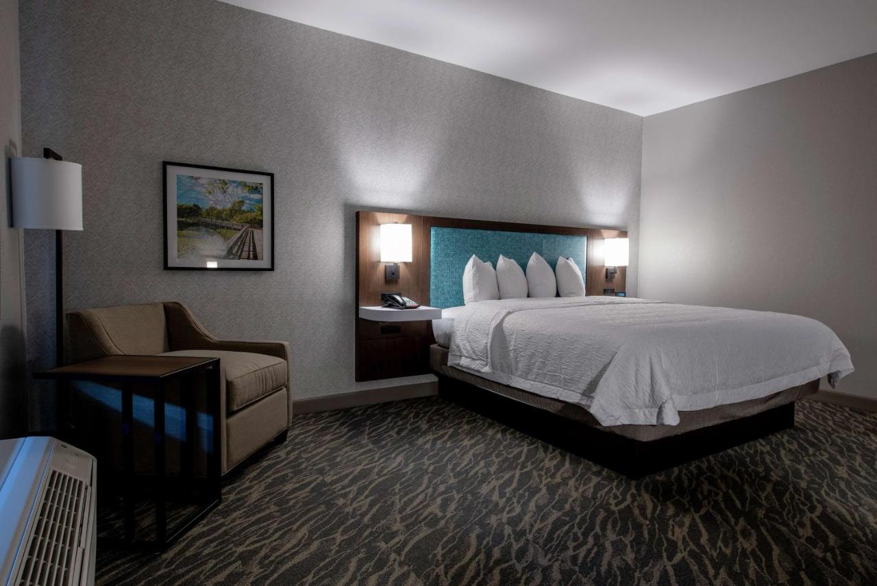 King Room at Hampton Inn & Suites Duncanville Dallas