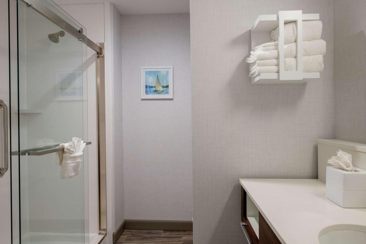 King Room at Hampton Inn & Suites Duncanville Dallas