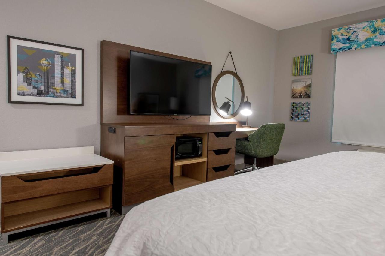 King Room at Hampton Inn & Suites Duncanville Dallas