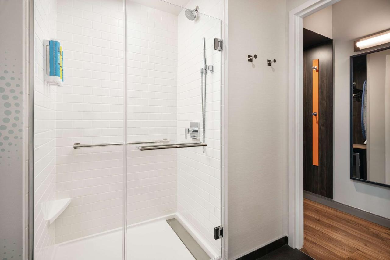 King Room - Hearing Accessible at Tru By Hilton Denver Downtown Convention Center