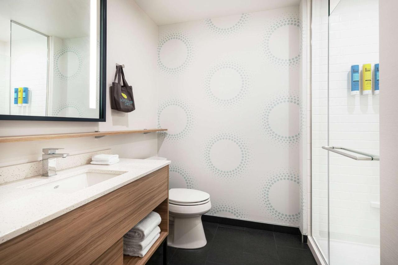 King Room - Hearing Accessible at Tru By Hilton Denver Downtown Convention Center
