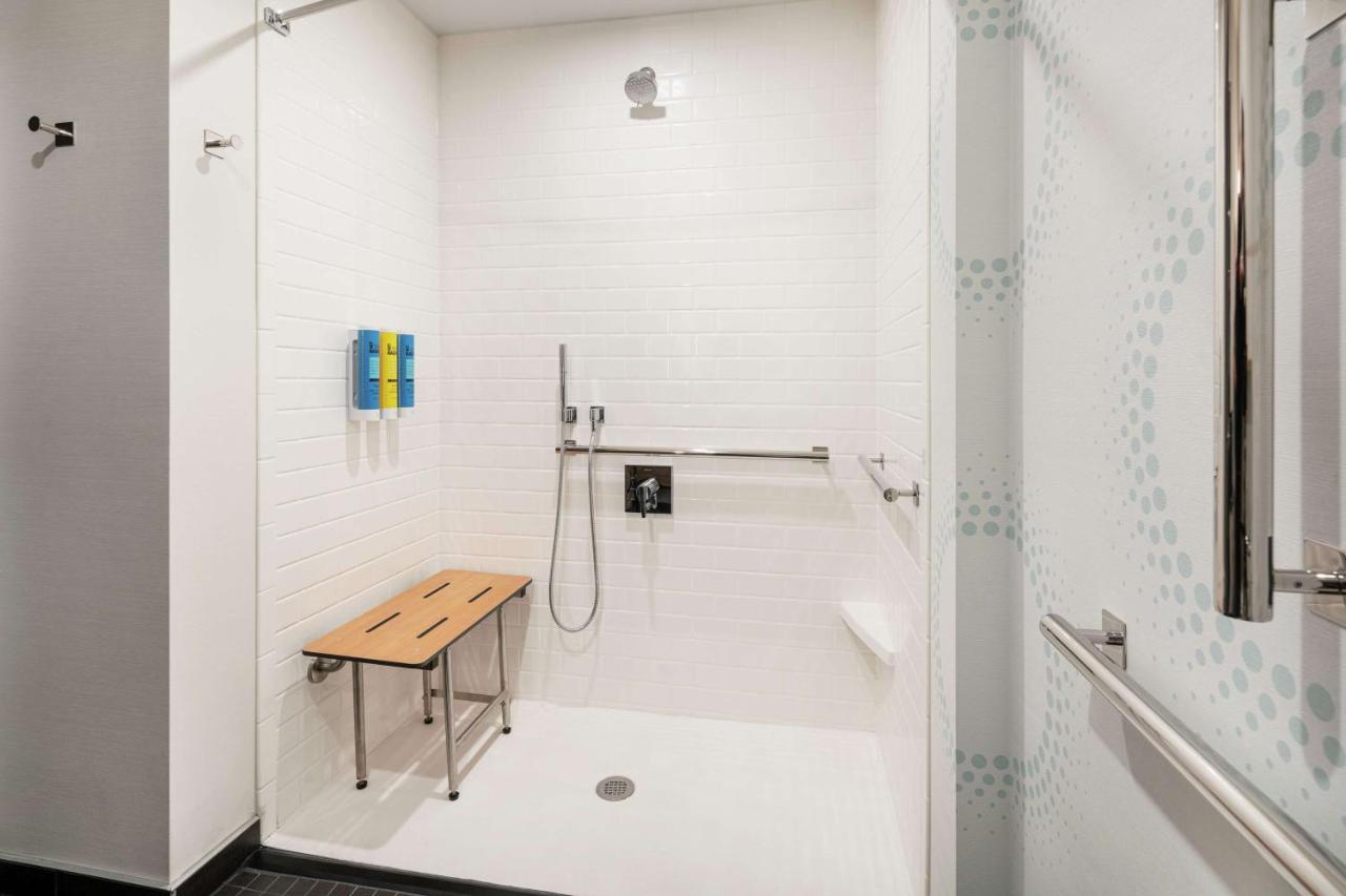 King Room - Mobility/Hearing Accessible with Roll-In Shower at Tru By Hilton Denver Downtown Convention Center