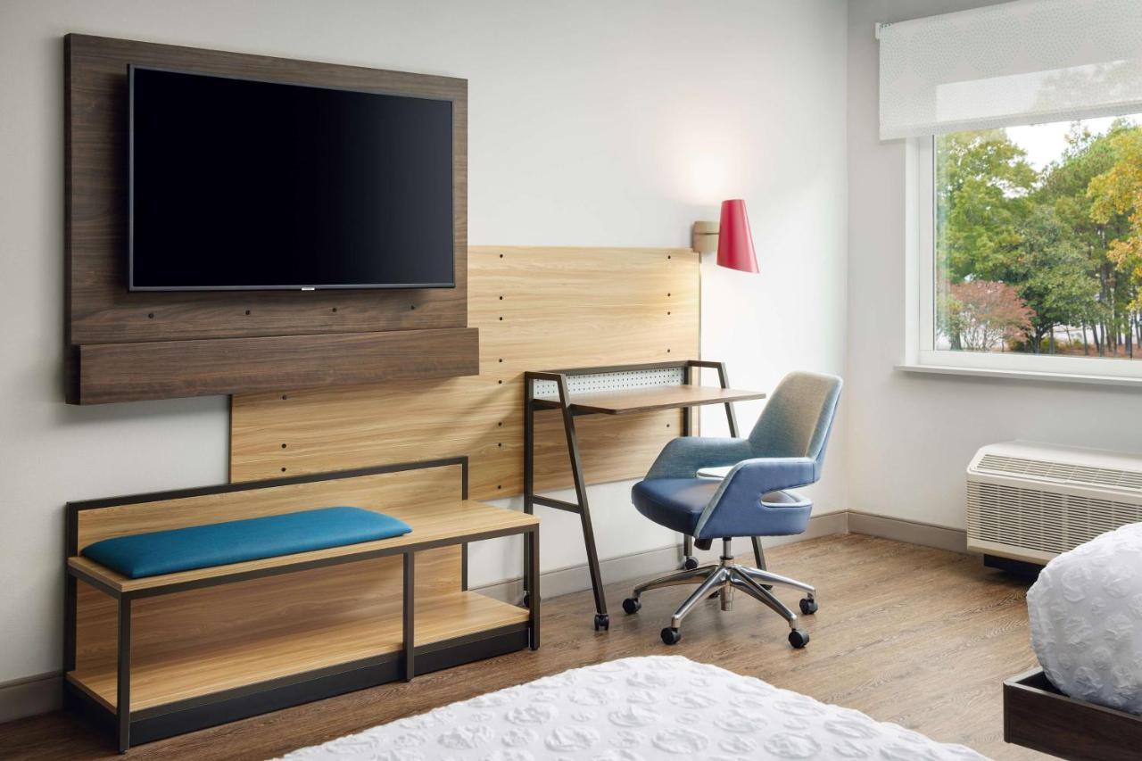 Queen Room with Two Queen Beds - Hearing Accessible at Tru by Hilton Atlanta Northlake Parkway, GA