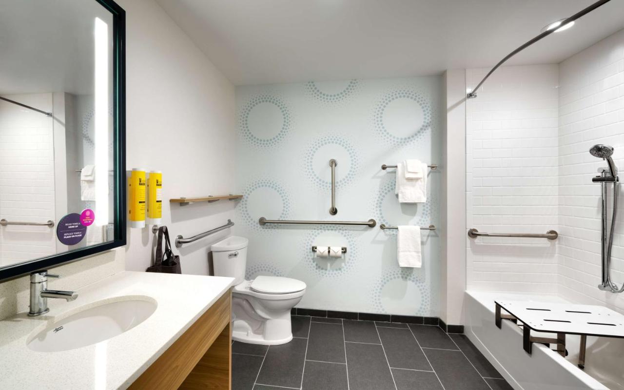 King Room with Bath Tub - Mobility/Hearing Accessible at TRU by Hilton Lehi, UT