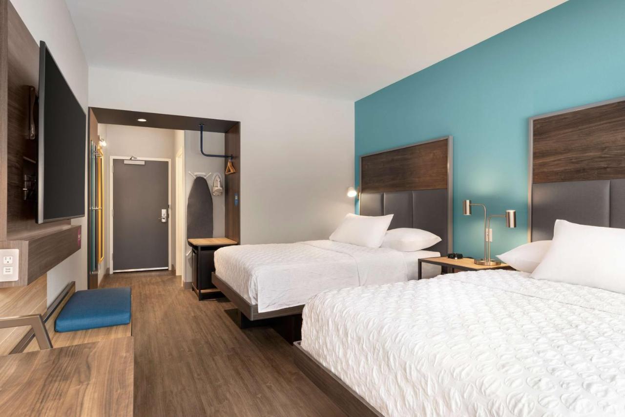 Queen Room with Two Queen Beds at Tru By Hilton Albany Airport, NY