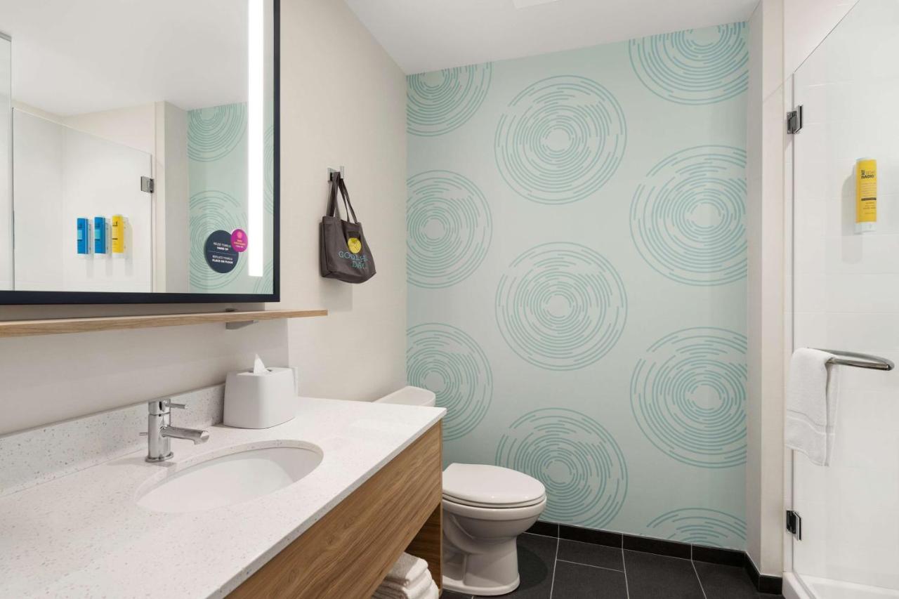 King Room at Tru By Hilton Albany Airport, NY
