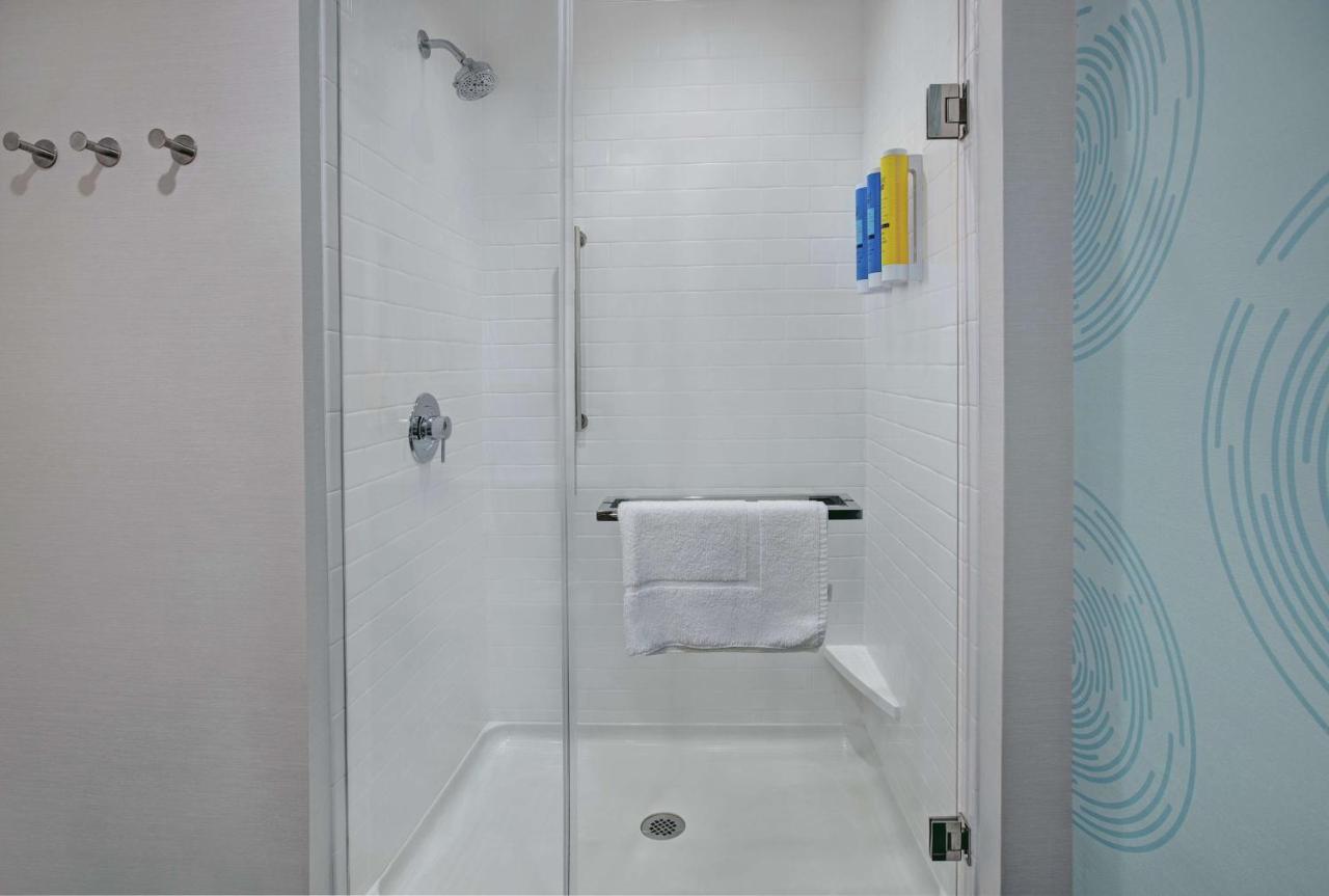 King Room at Tru by Hilton Austin Airport, TX