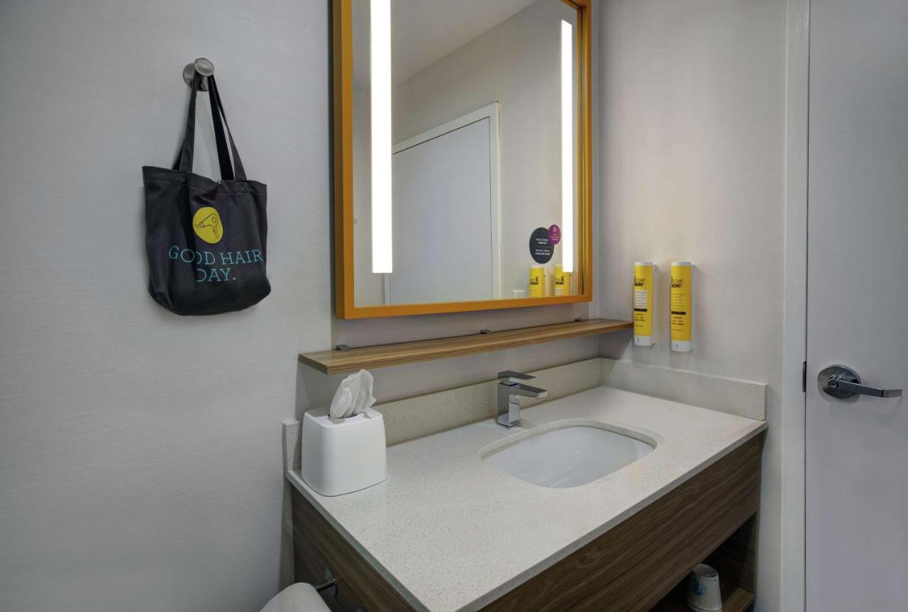 King Room at Tru by Hilton Austin Airport, TX
