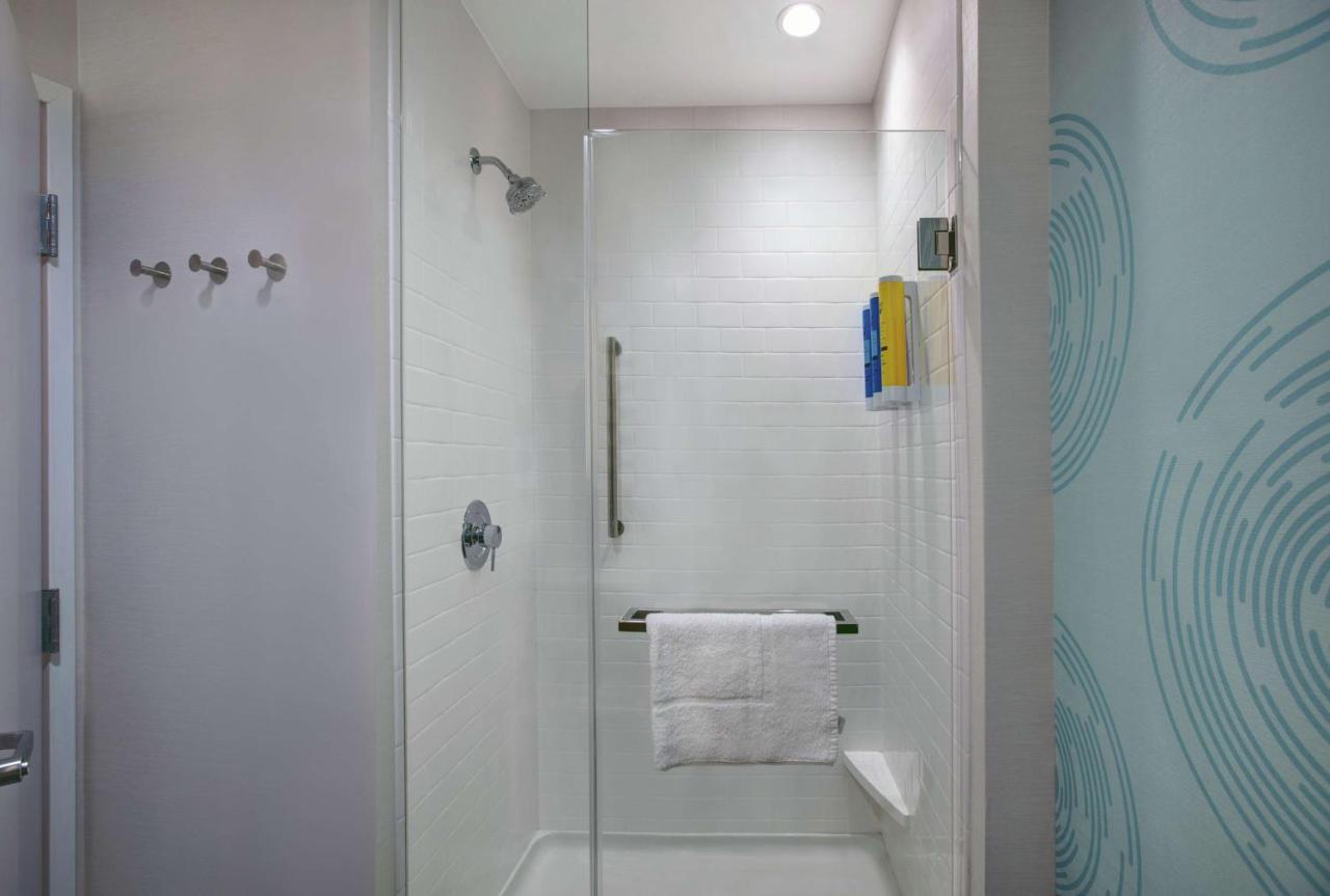 King Room at Tru by Hilton Austin Airport, TX