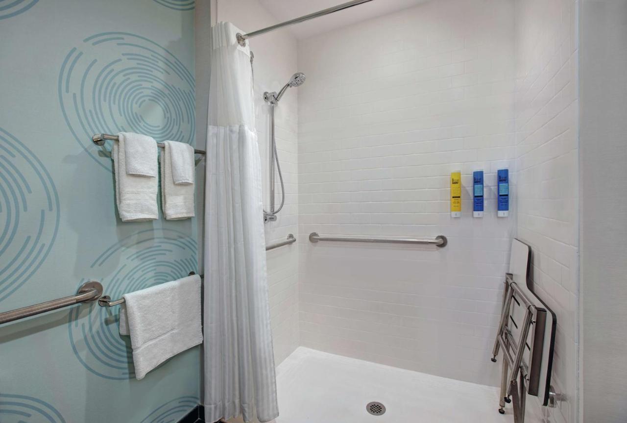 King Room - Mobility/Hearing Accessible with Roll-In Shower at Tru by Hilton Austin Airport, TX