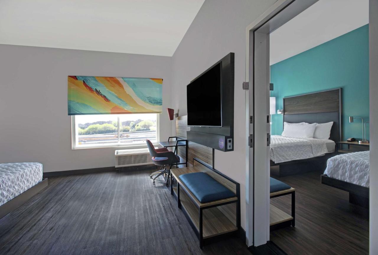 King Room - Mobility/Hearing Accessible with Roll-In Shower at Tru by Hilton Austin Airport, TX