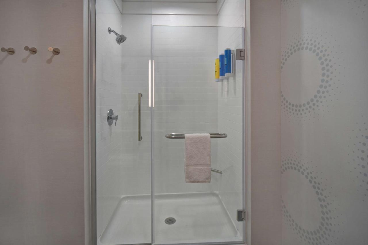 Queen Room with Two Queen Beds at Tru by Hilton West Memphis, AR