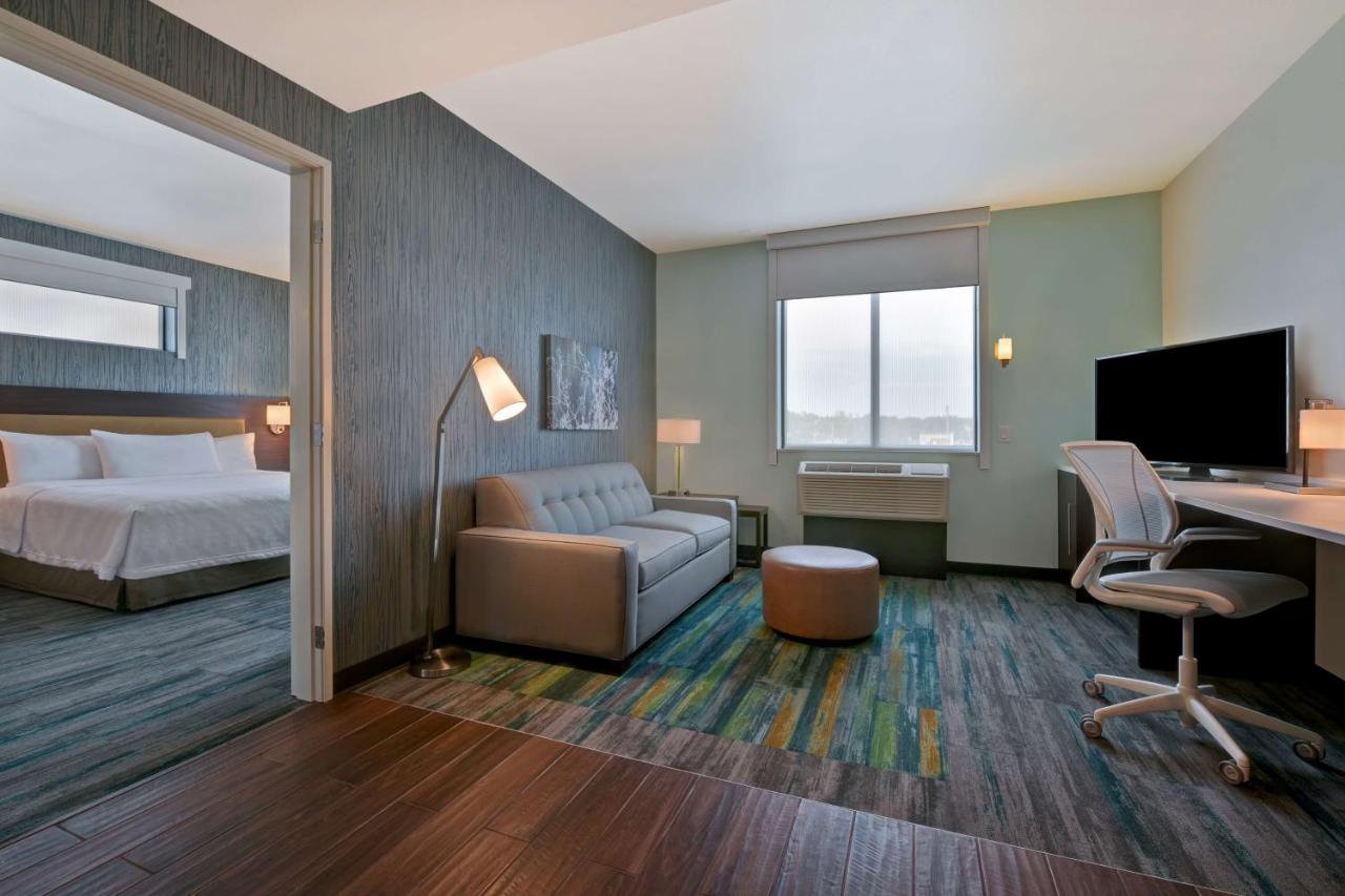 King Accessible Roll in Shower Suite with Sofa Bed -Non Smoking at Home2 Suites by Hilton Atascadero, CA
