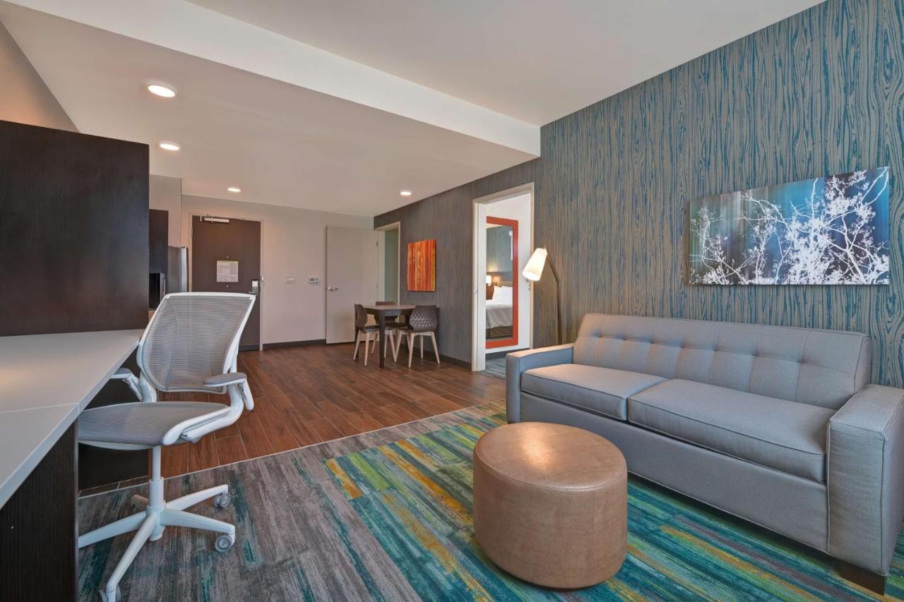 King Accessible Roll in Shower Suite with Sofa Bed -Non Smoking at Home2 Suites by Hilton Atascadero, CA